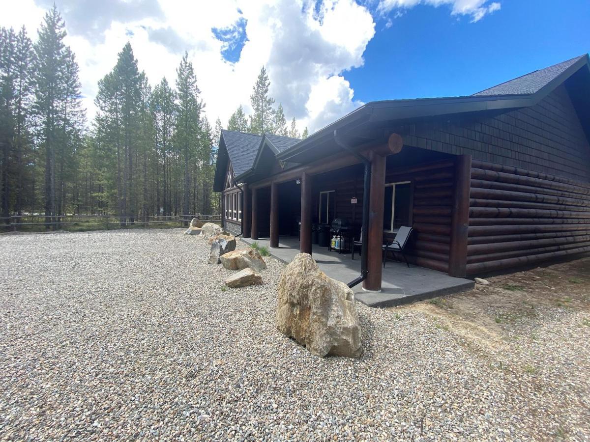 Villa Wolf Den Valemount Exterior foto